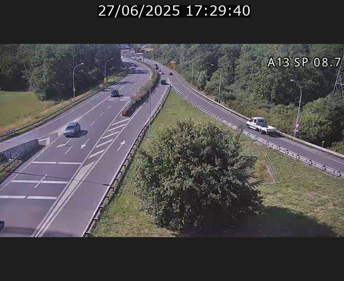 <h2>Traffic live webcam Luxembourg Jonction Lankelz - A13 direction Pétange - BK 8.7 </h2>