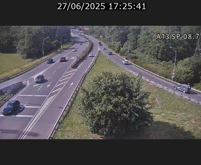 <h2>Traffic live webcam Luxembourg Jonction Lankelz - A13 direction Pétange - BK 8.7 </h2>