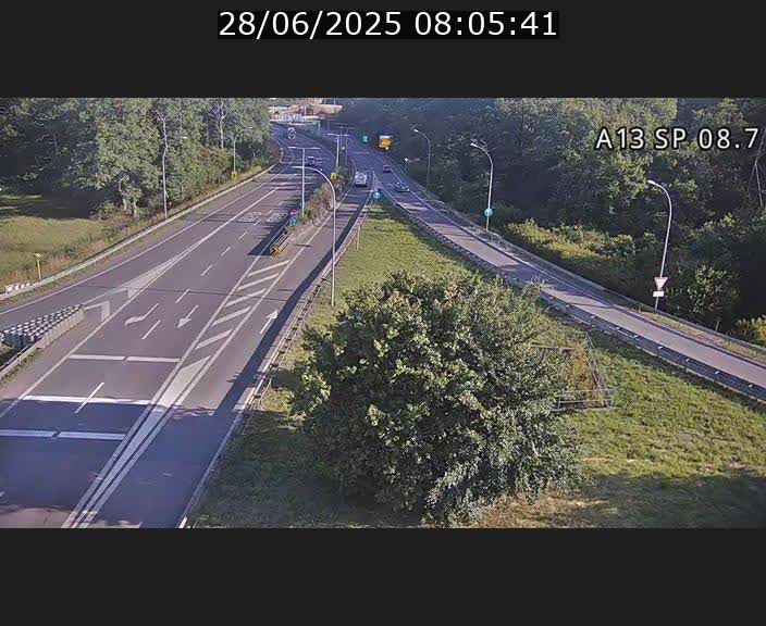 <h2>Traffic live webcam Luxembourg Jonction Lankelz - A13 direction Pétange - BK 8.7 </h2>