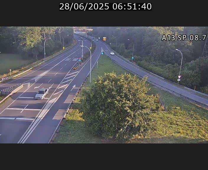 <h2>Traffic live webcam Luxembourg Jonction Lankelz - A13 direction Pétange - BK 8.7 </h2>