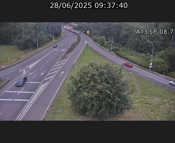 <h2>Traffic live webcam Luxembourg Jonction Lankelz - A13 direction Pétange - BK 8.7 </h2>