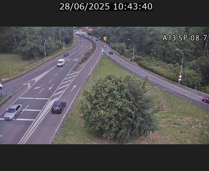 <h2>Traffic live webcam Luxembourg Jonction Lankelz - A13 direction Pétange - BK 8.7 </h2>