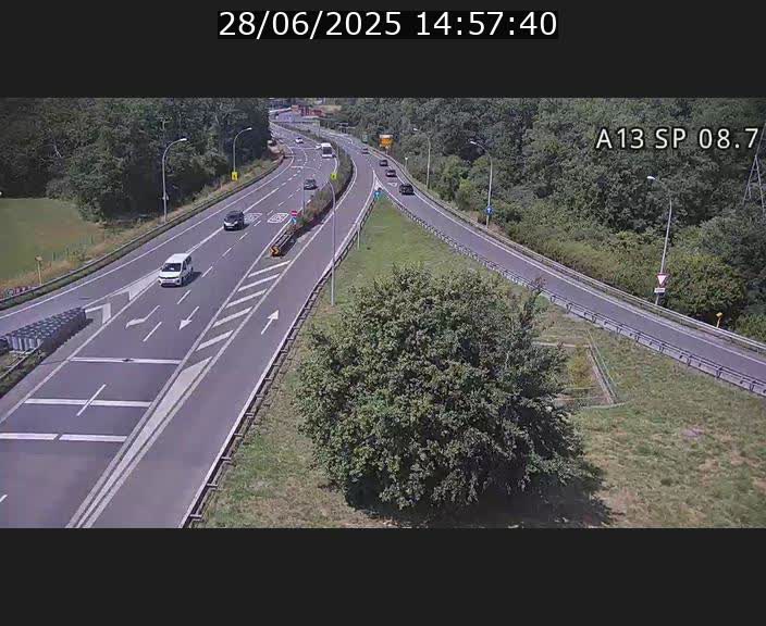 <h2>Traffic live webcam Luxembourg Jonction Lankelz - A13 direction Pétange - BK 8.7 </h2>