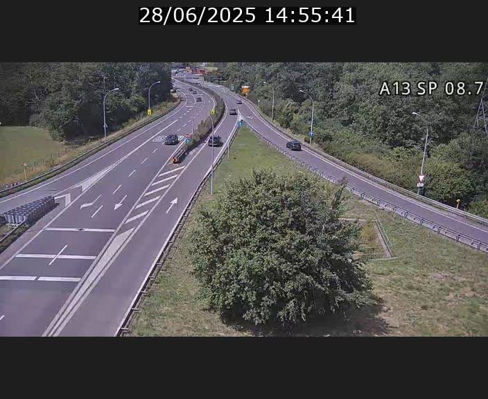 <h2>Traffic live webcam Luxembourg Jonction Lankelz - A13 direction Pétange - BK 8.7 </h2>