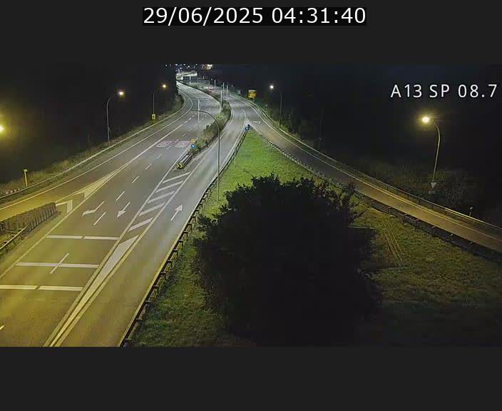 <h2>Traffic live webcam Luxembourg Jonction Lankelz - A13 direction Pétange - BK 8.7 </h2>