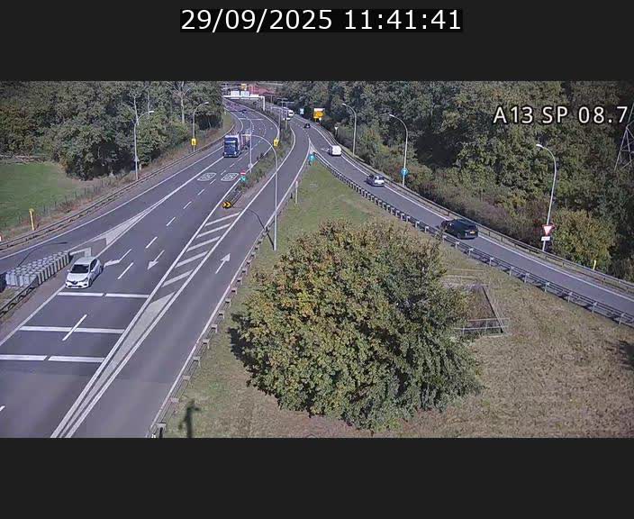 <h2>Traffic live webcam Luxembourg Jonction Lankelz - A13 direction Pétange - BK 8.7 </h2>