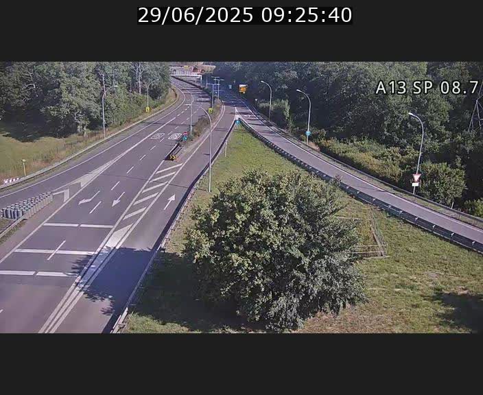 <h2>Traffic live webcam Luxembourg Jonction Lankelz - A13 direction Pétange - BK 8.7 </h2>