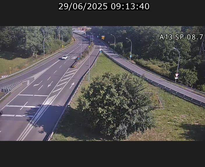 <h2>Traffic live webcam Luxembourg Jonction Lankelz - A13 direction Pétange - BK 8.7 </h2>