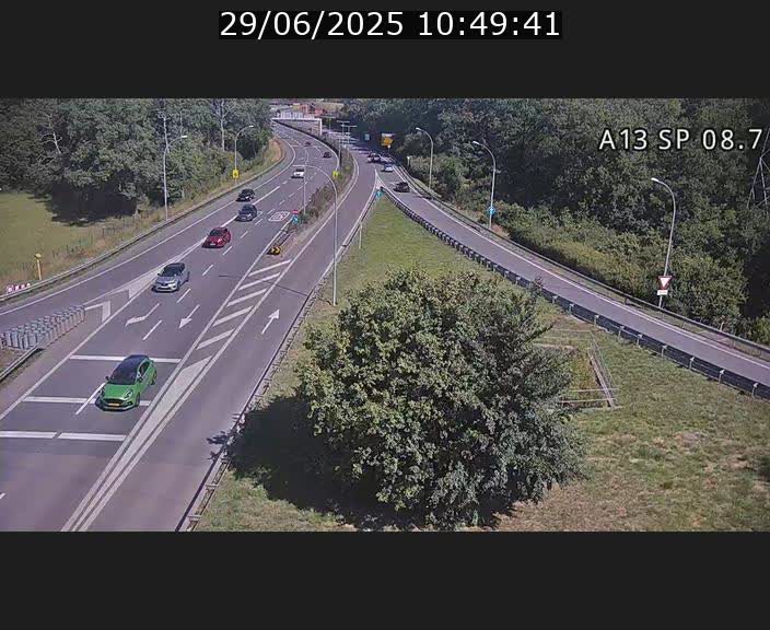 <h2>Traffic live webcam Luxembourg Jonction Lankelz - A13 direction Pétange - BK 8.7 </h2>