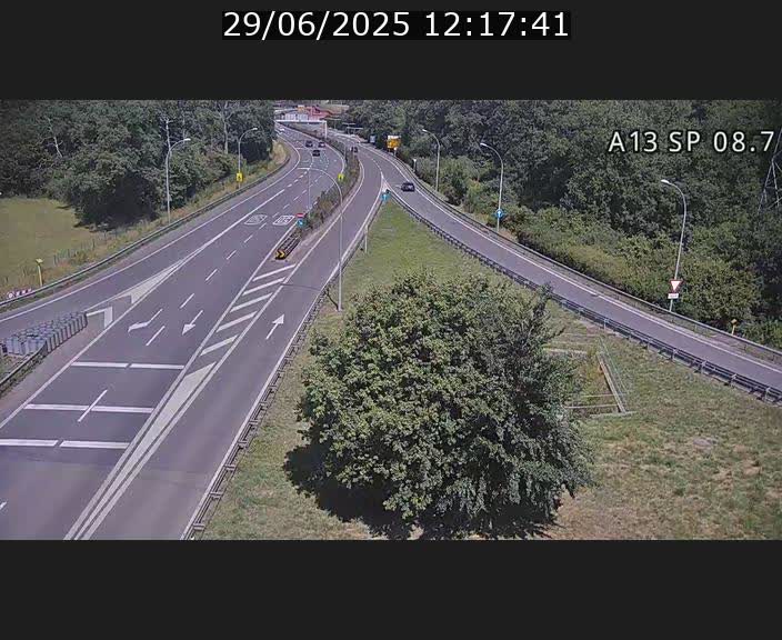 <h2>Traffic live webcam Luxembourg Jonction Lankelz - A13 direction Pétange - BK 8.7 </h2>
