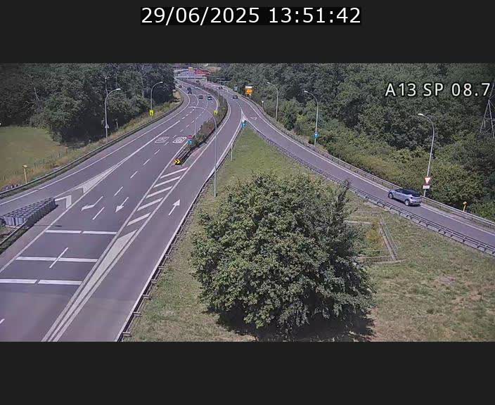 <h2>Traffic live webcam Luxembourg Jonction Lankelz - A13 direction Pétange - BK 8.7 </h2>