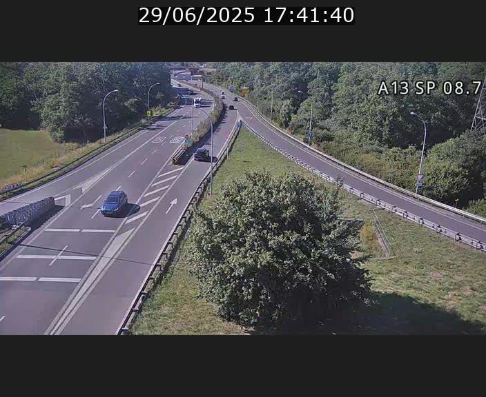 <h2>Traffic live webcam Luxembourg Jonction Lankelz - A13 direction Pétange - BK 8.7 </h2>