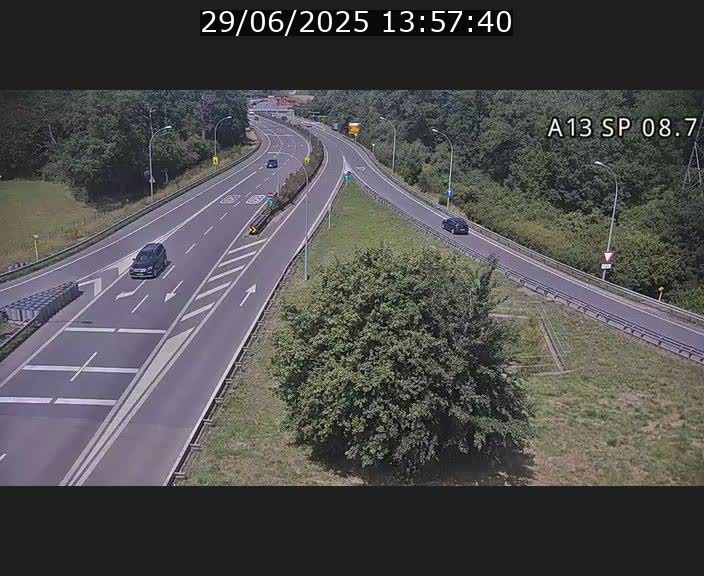 <h2>Traffic live webcam Luxembourg Jonction Lankelz - A13 direction Pétange - BK 8.7 </h2>