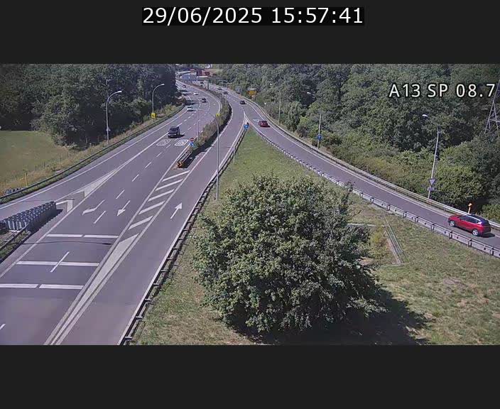<h2>Traffic live webcam Luxembourg Jonction Lankelz - A13 direction Pétange - BK 8.7 </h2>