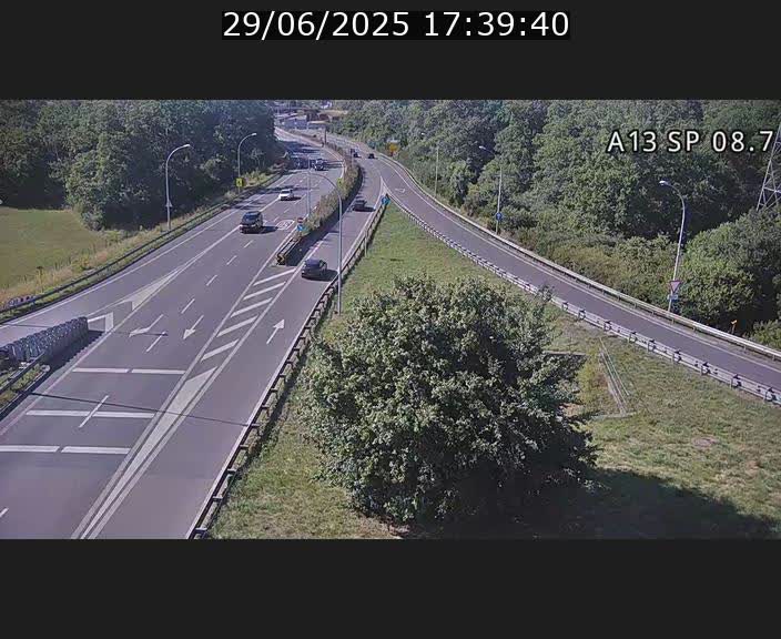 <h2>Traffic live webcam Luxembourg Jonction Lankelz - A13 direction Pétange - BK 8.7 </h2>
