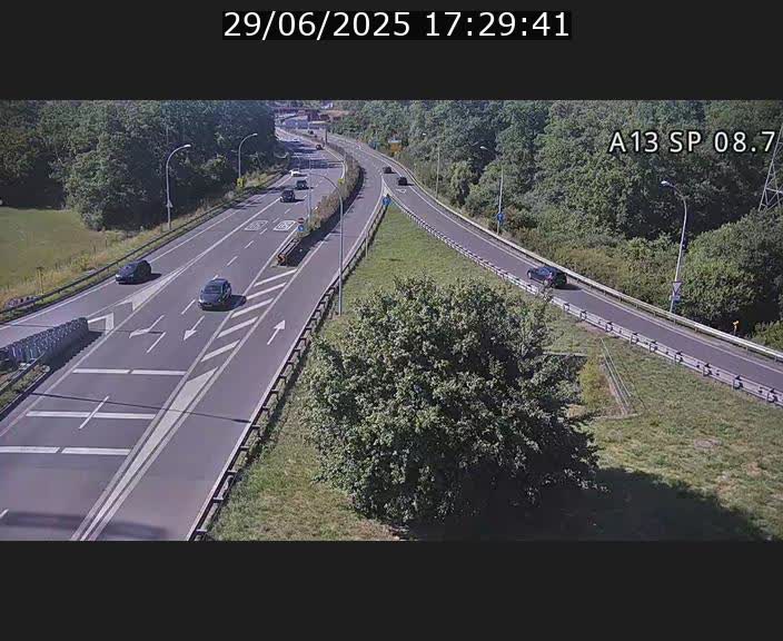<h2>Traffic live webcam Luxembourg Jonction Lankelz - A13 direction Pétange - BK 8.7 </h2>
