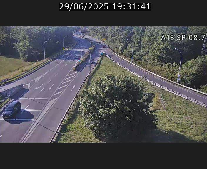 <h2>Traffic live webcam Luxembourg Jonction Lankelz - A13 direction Pétange - BK 8.7 </h2>