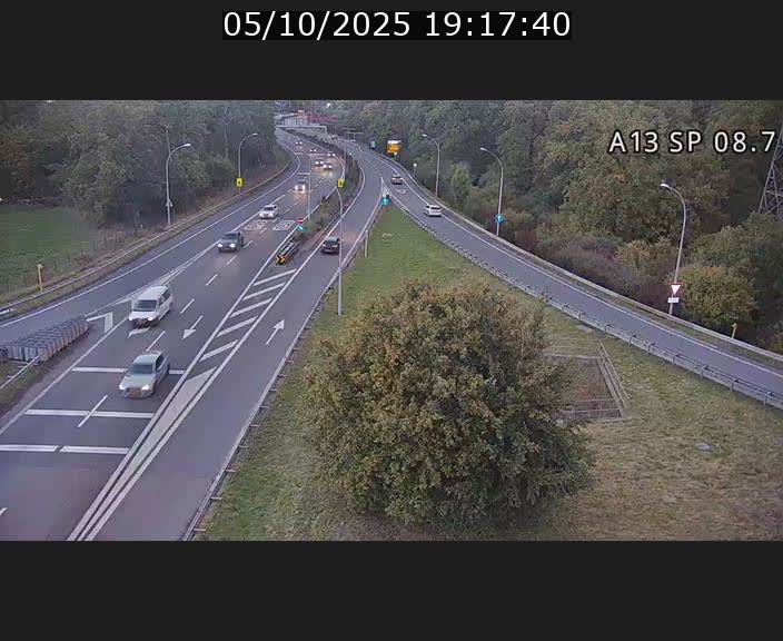<h2>Traffic live webcam Luxembourg Jonction Lankelz - A13 direction Pétange - BK 8.7 </h2>