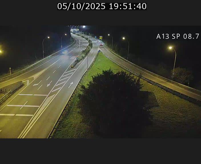 <h2>Traffic live webcam Luxembourg Jonction Lankelz - A13 direction Pétange - BK 8.7 </h2>