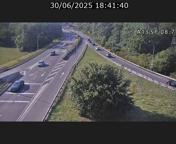 <h2>Traffic live webcam Luxembourg Jonction Lankelz - A13 direction Pétange - BK 8.7 </h2>