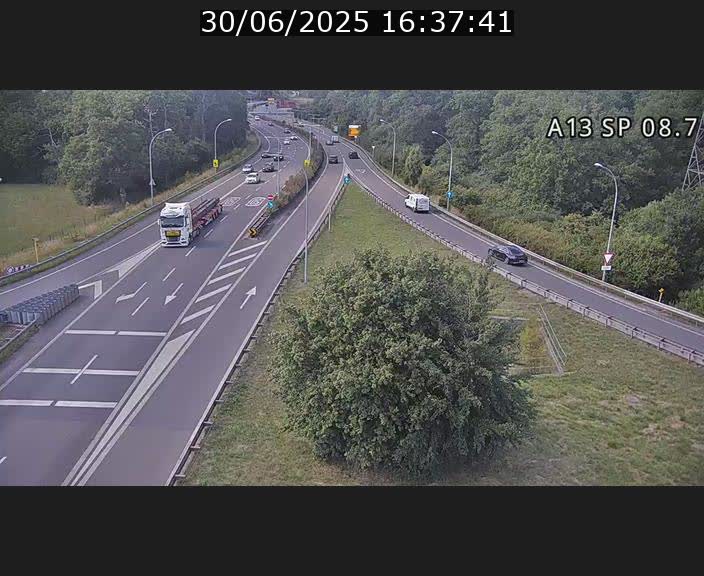 <h2>Traffic live webcam Luxembourg Jonction Lankelz - A13 direction Pétange - BK 8.7 </h2>