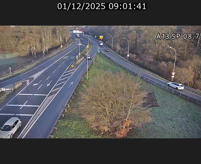 <h2>Traffic live webcam Luxembourg Jonction Lankelz - A13 direction Pétange - BK 8.7 </h2>
