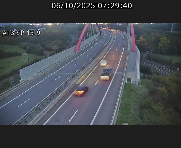 <h2>Traffic live webcam Luxembourg Kayl - A13 direction Esch-sur-Alzette/Luxembourg-ville - BK 13.9</h2>