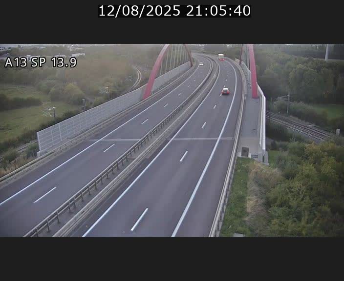 <h2>Traffic live webcam Luxembourg Kayl - A13 direction Esch-sur-Alzette/Luxembourg-ville - BK 13.9</h2>