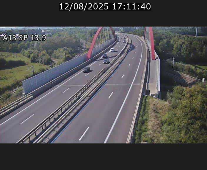 <h2>Traffic live webcam Luxembourg Kayl - A13 direction Esch-sur-Alzette/Luxembourg-ville - BK 13.9</h2>