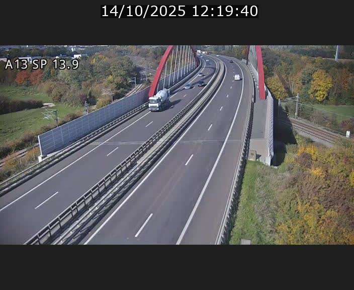 <h2>Traffic live webcam Luxembourg Kayl - A13 direction Esch-sur-Alzette/Luxembourg-ville - BK 13.9</h2>