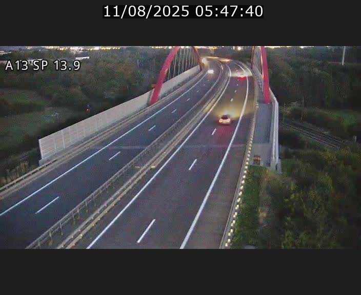 <h2>Traffic live webcam Luxembourg Kayl - A13 direction Esch-sur-Alzette/Luxembourg-ville - BK 13.9</h2>