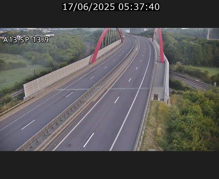 Traffic live webcam Luxembourg Kayl - A13 direction Esch-sur-Alzette/Luxembourg-ville - BK 13.9