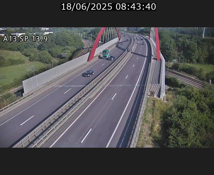 Traffic live webcam Luxembourg Kayl - A13 direction Esch-sur-Alzette/Luxembourg-ville - BK 13.9
