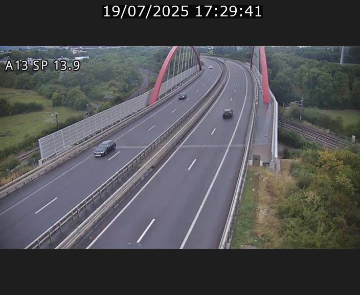 <h2>Traffic live webcam Luxembourg Kayl - A13 direction Esch-sur-Alzette/Luxembourg-ville - BK 13.9</h2>