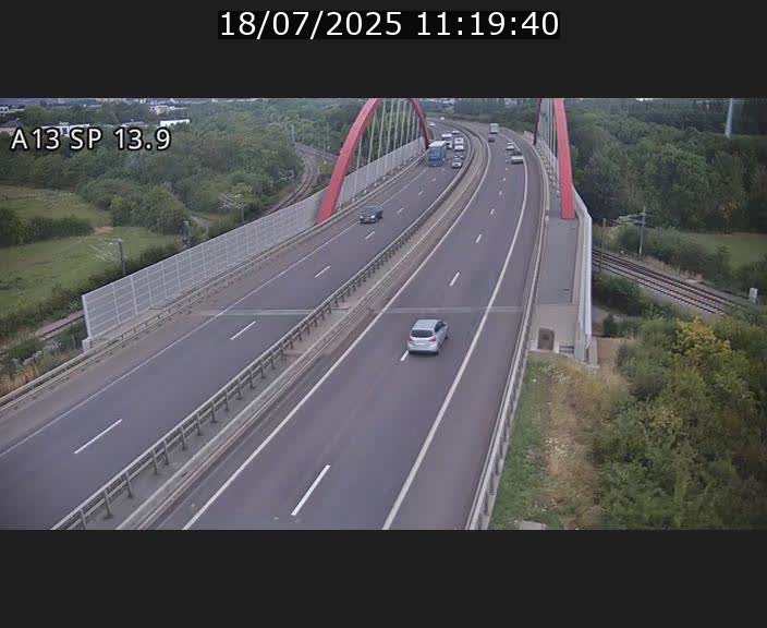 <h2>Traffic live webcam Luxembourg Kayl - A13 direction Esch-sur-Alzette/Luxembourg-ville - BK 13.9</h2>