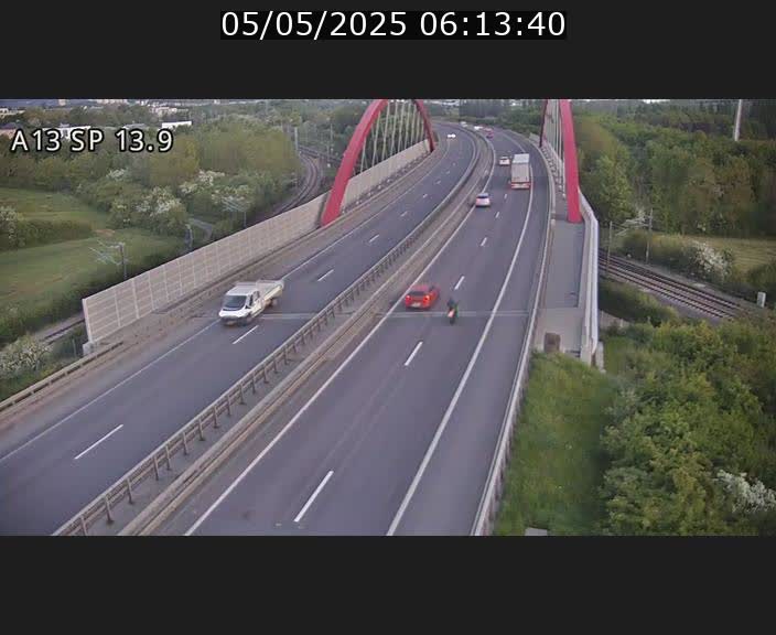 Traffic live webcam Luxembourg Kayl - A13 direction Esch-sur-Alzette/Luxembourg-ville - BK 13.9