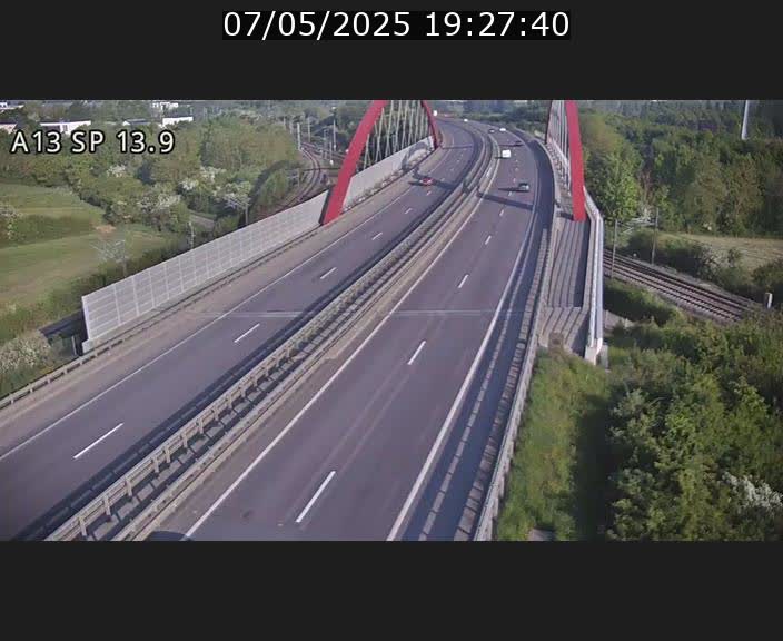 Traffic live webcam Luxembourg Kayl - A13 direction Esch-sur-Alzette/Luxembourg-ville - BK 13.9