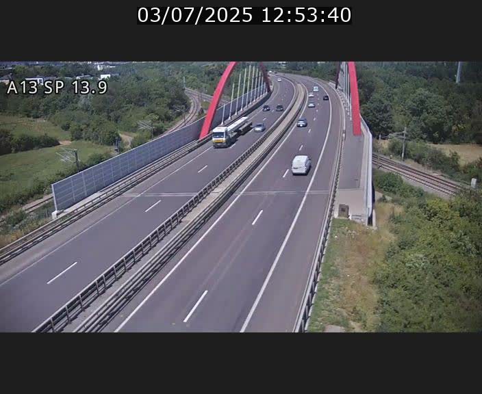 Traffic live webcam Luxembourg Kayl - A13 direction Esch-sur-Alzette/Luxembourg-ville - BK 13.9