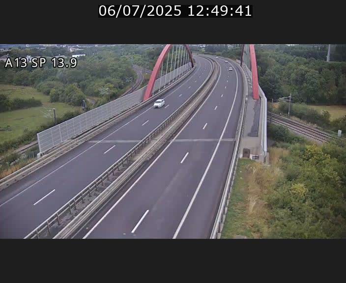 Traffic live webcam Luxembourg Kayl - A13 direction Esch-sur-Alzette/Luxembourg-ville - BK 13.9