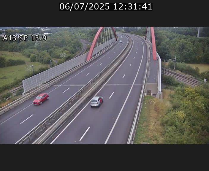 Traffic live webcam Luxembourg Kayl - A13 direction Esch-sur-Alzette/Luxembourg-ville - BK 13.9