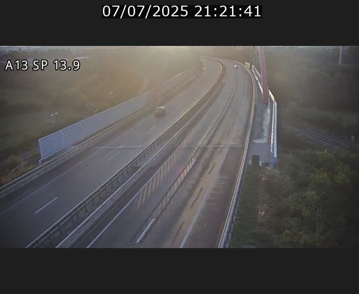 Traffic live webcam Luxembourg Kayl - A13 direction Esch-sur-Alzette/Luxembourg-ville - BK 13.9