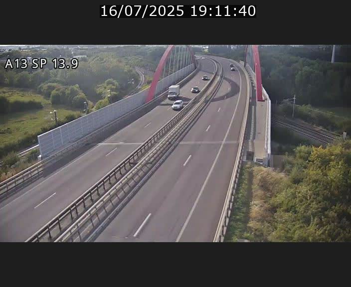 Traffic live webcam Luxembourg Kayl - A13 direction Esch-sur-Alzette/Luxembourg-ville - BK 13.9