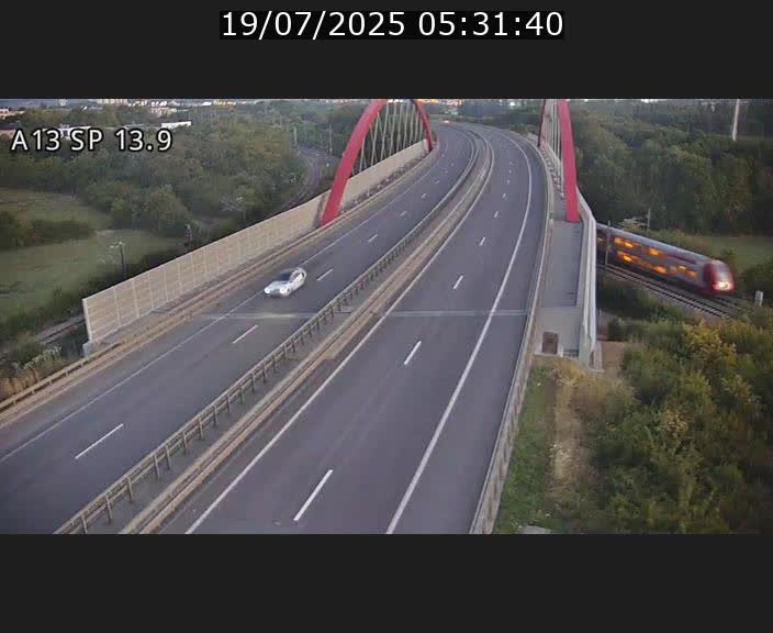 Traffic live webcam Luxembourg Kayl - A13 direction Esch-sur-Alzette/Luxembourg-ville - BK 13.9