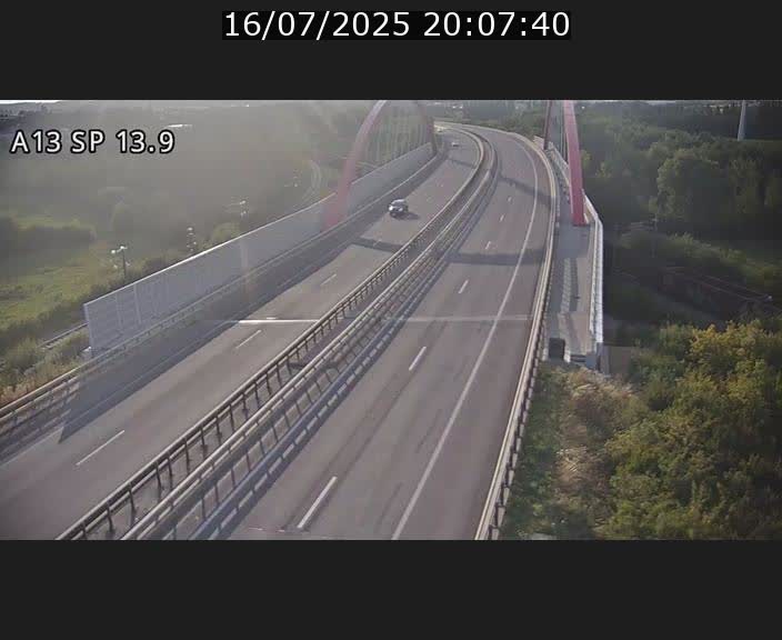 Traffic live webcam Luxembourg Kayl - A13 direction Esch-sur-Alzette/Luxembourg-ville - BK 13.9