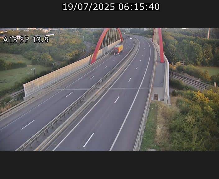 Traffic live webcam Luxembourg Kayl - A13 direction Esch-sur-Alzette/Luxembourg-ville - BK 13.9