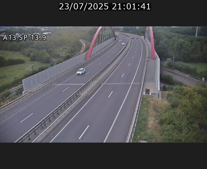 Traffic live webcam Luxembourg Kayl - A13 direction Esch-sur-Alzette/Luxembourg-ville - BK 13.9