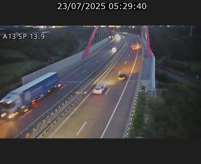 Traffic live webcam Luxembourg Kayl - A13 direction Esch-sur-Alzette/Luxembourg-ville - BK 13.9