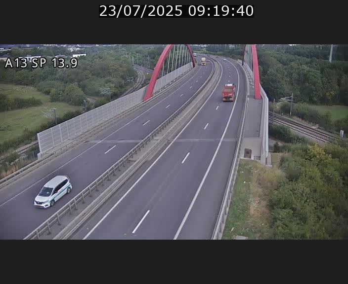 Traffic live webcam Luxembourg Kayl - A13 direction Esch-sur-Alzette/Luxembourg-ville - BK 13.9