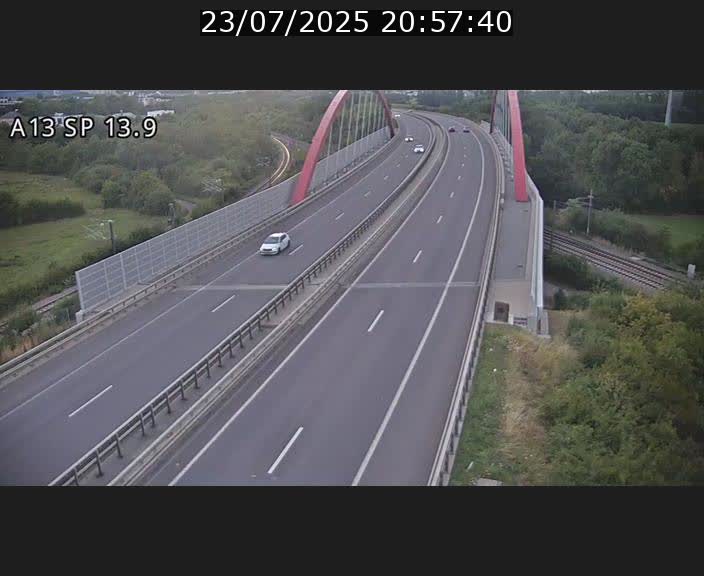 Traffic live webcam Luxembourg Kayl - A13 direction Esch-sur-Alzette/Luxembourg-ville - BK 13.9