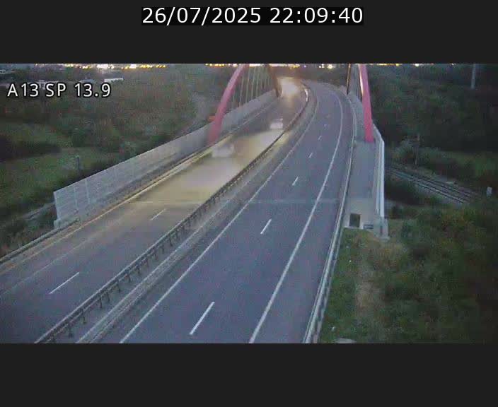 Traffic live webcam Luxembourg Kayl - A13 direction Esch-sur-Alzette/Luxembourg-ville - BK 13.9
